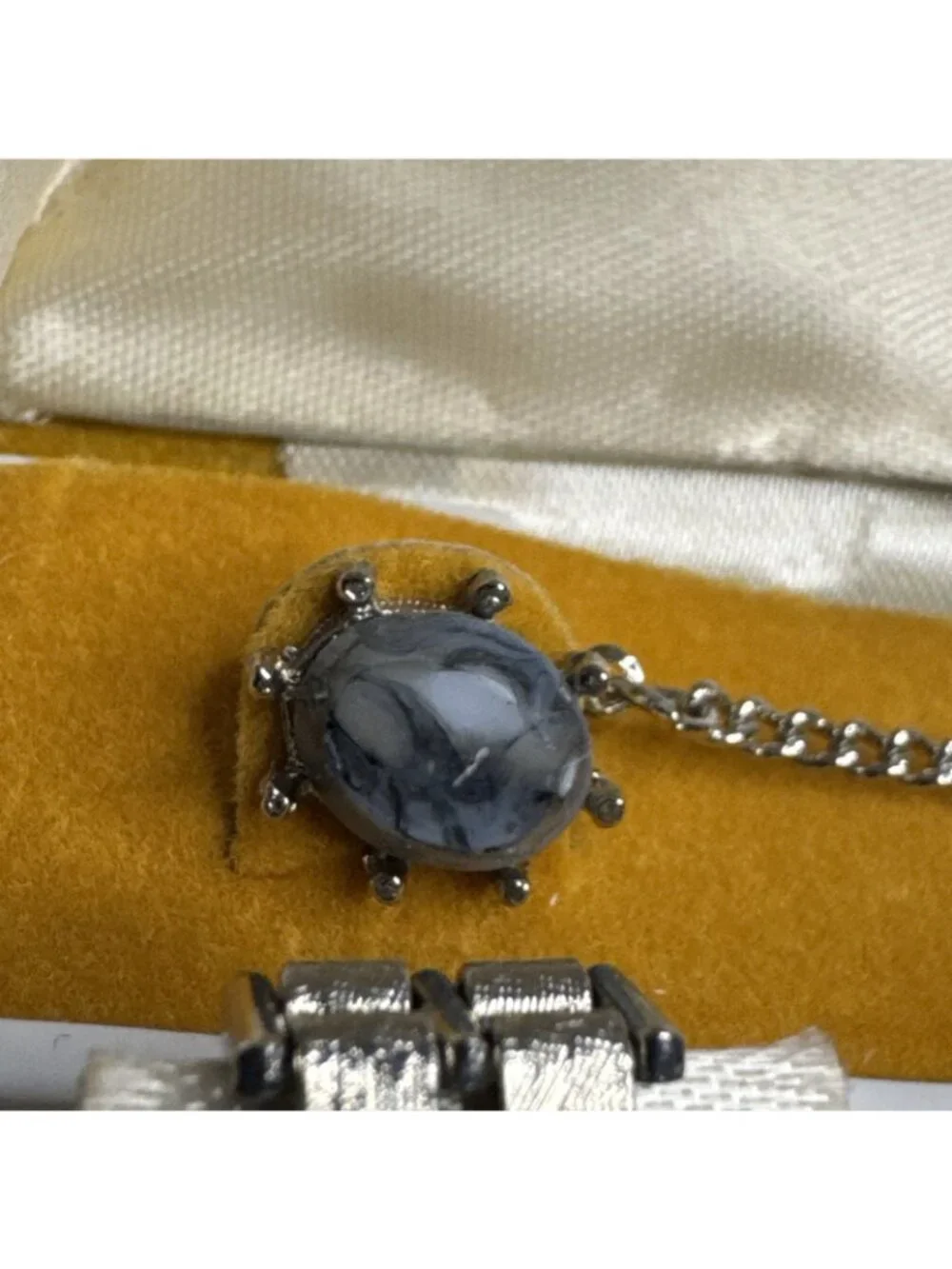 Unique Vintage King Cufflinks and Matching Tie Tac Picasso Stone Silver Tone